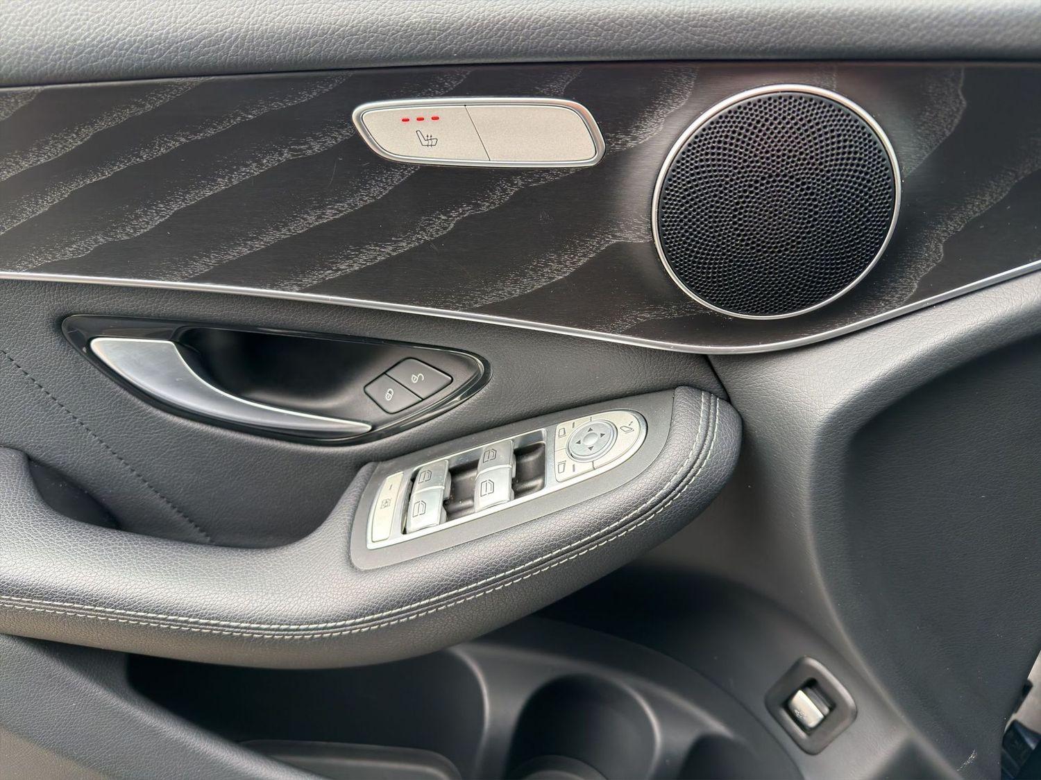 Mercedes-Benz GLC 300 4Matic AMG Line Navi LED ILS Leder R-Cam