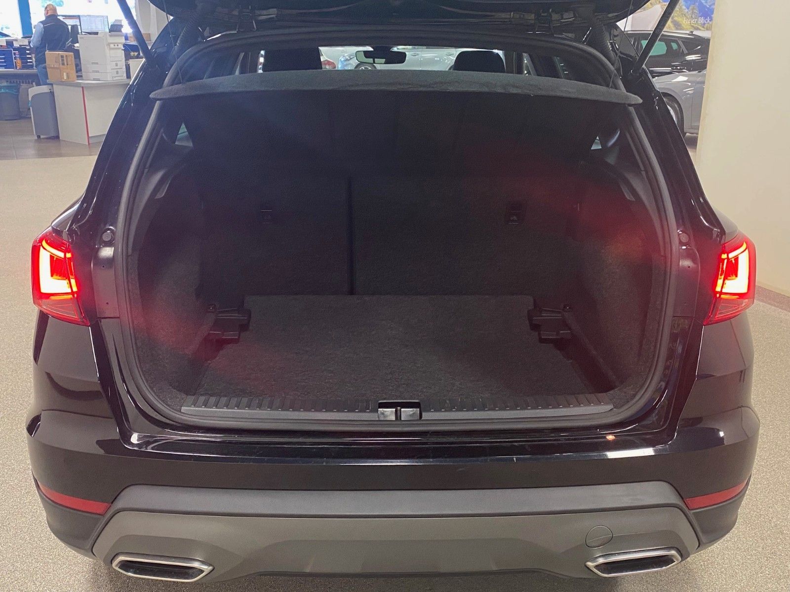Fahrzeugabbildung SEAT Arona FR 1.0 TSI+NAVIGATION+ALLWETTER+WIRELESS+