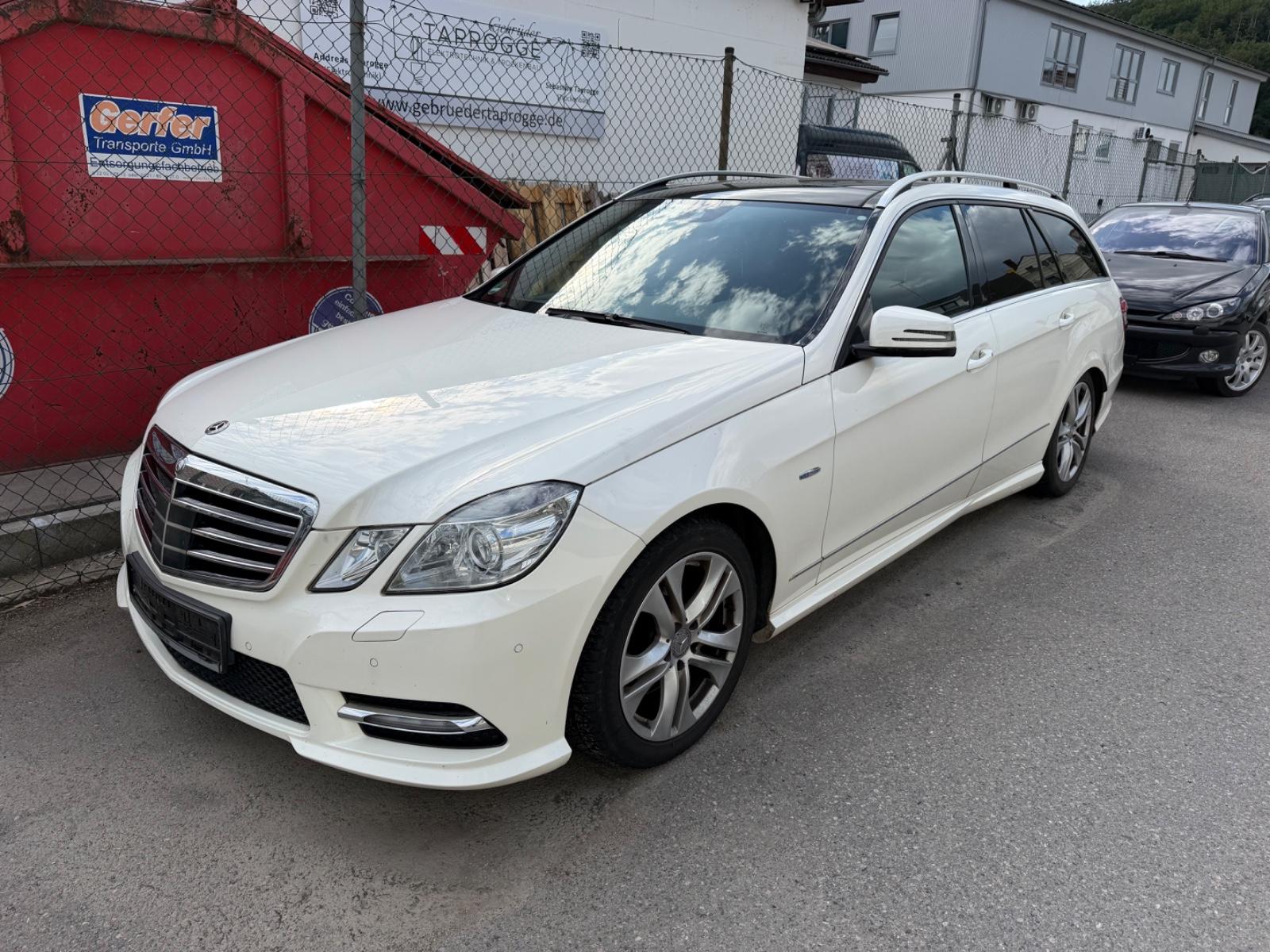 Mercedes-Benz E 350 CDI AMG 4Matic *PANO*KAMERA*DVD*AMBIENTE