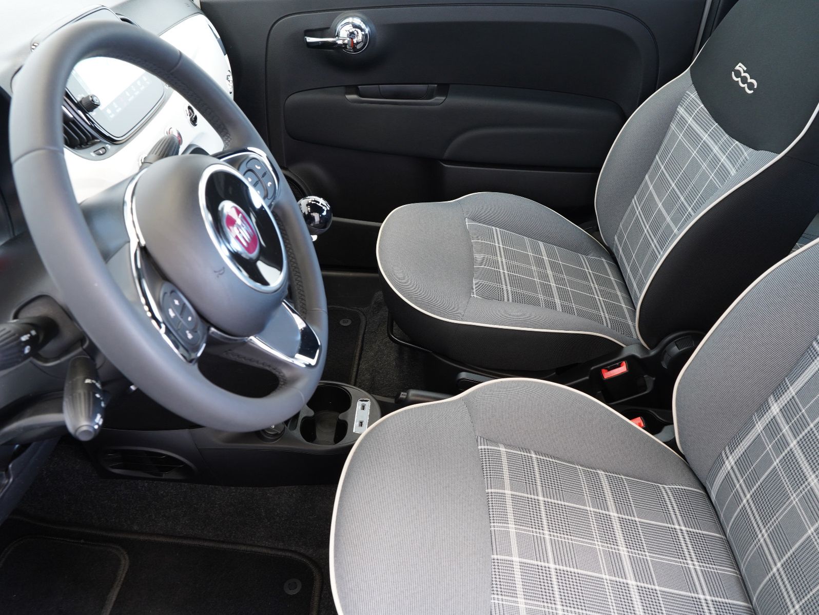 Fahrzeugabbildung Fiat 1.0 Mild Hybrid Lounge PDC/NAVI/CARPLAY
