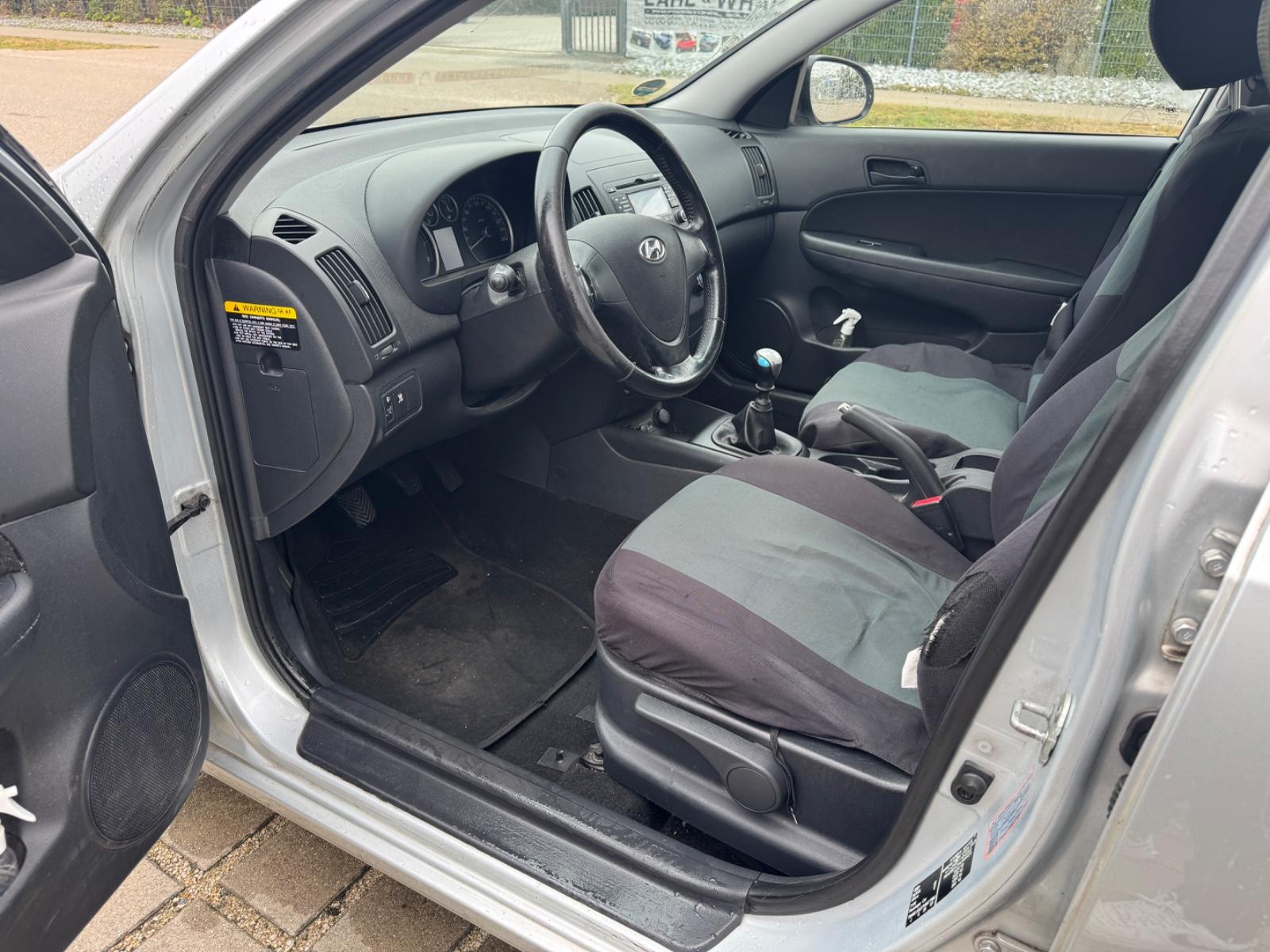 Hyundai i30 2009 — photo 11