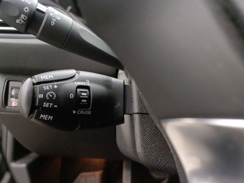 Fahrzeugabbildung Peugeot 308 Allure 1.2T NAVI/LED/PDC/TEMPOMAT