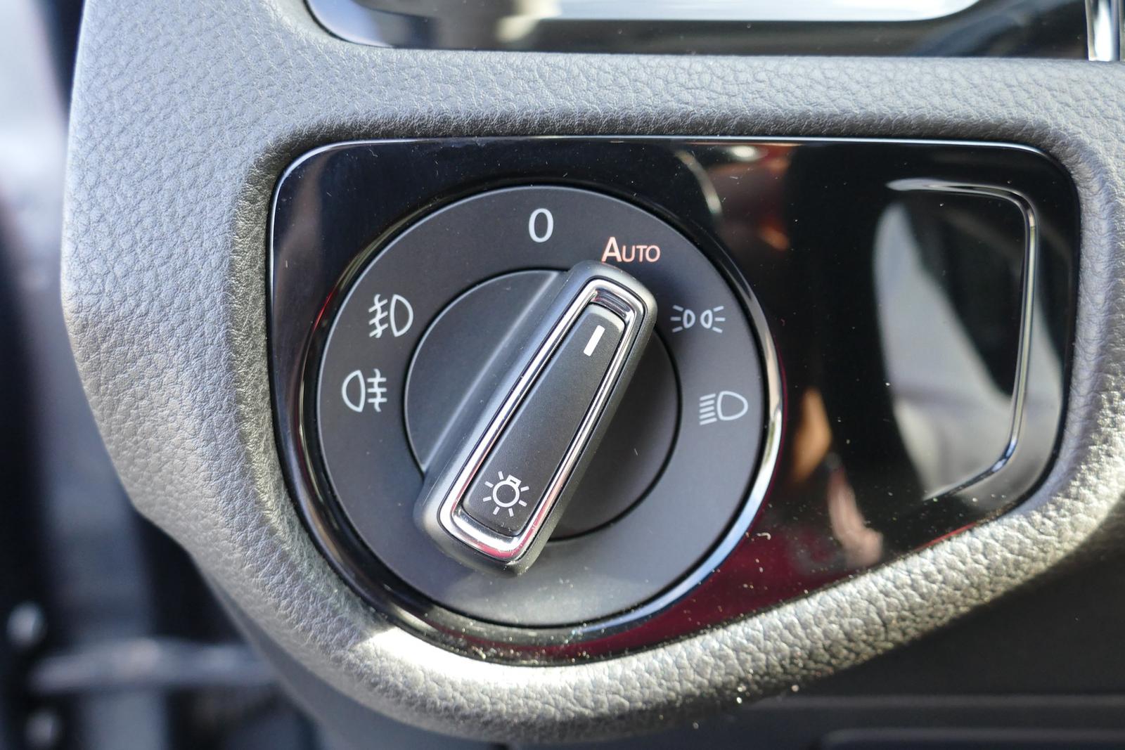 Volkswagen Golf VII 1.4 TSI Highline R-Line LED App Connect