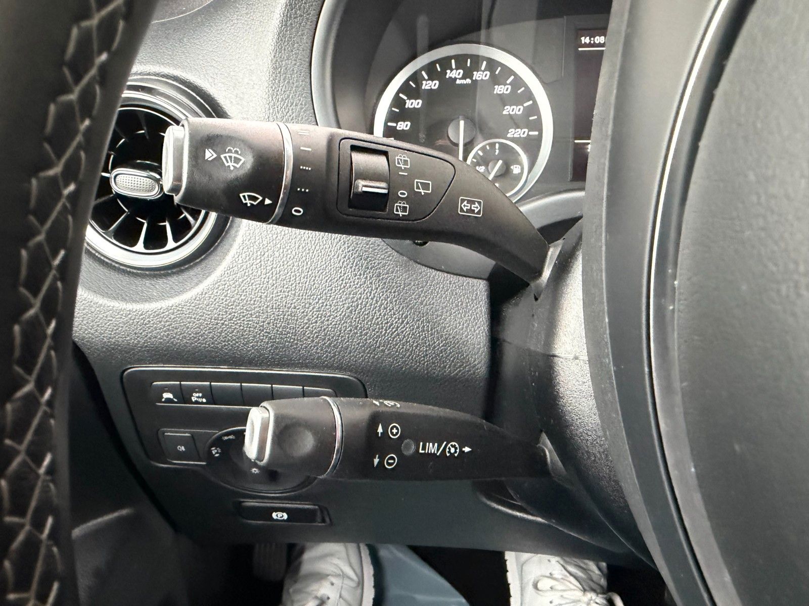 Fahrzeugabbildung Mercedes-Benz Vito 116 CDI Tourer 9G Laderampe Stdheiz LED