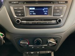 Fahrzeugabbildung Hyundai i20 1.4 Trend Automatik