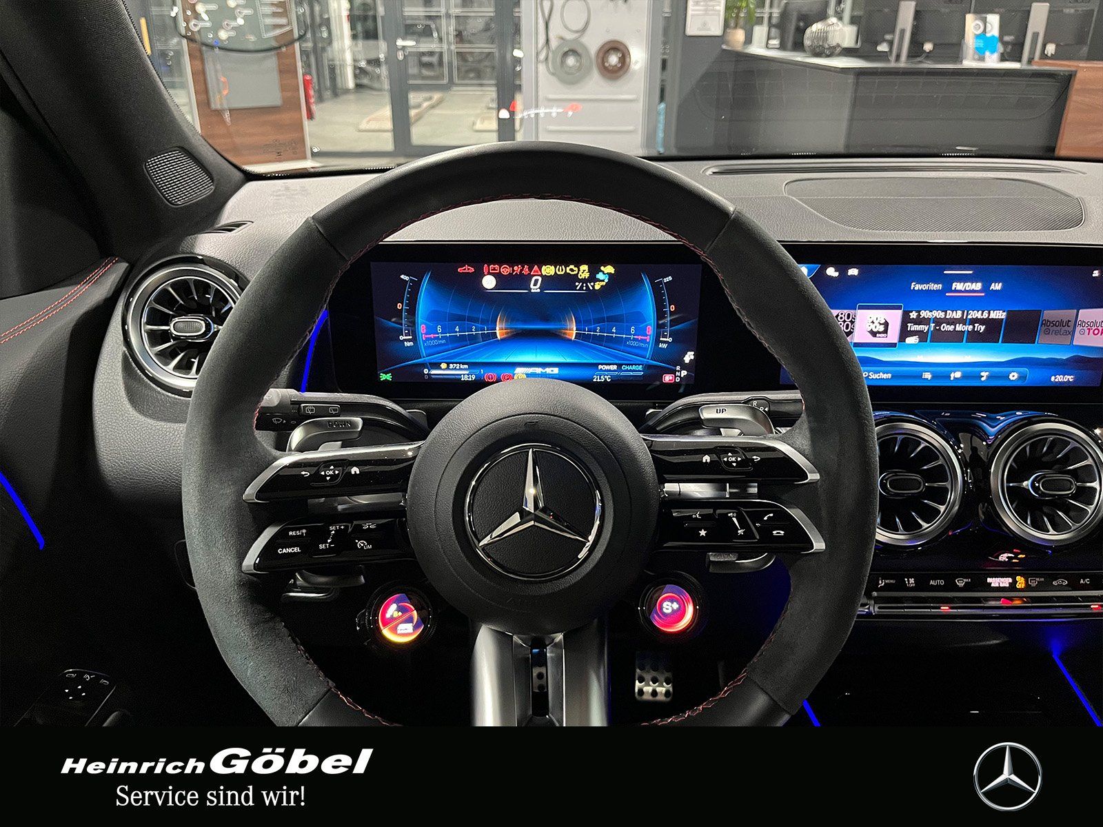 Fahrzeugabbildung Mercedes-Benz GLB 35 4M PANO+HUD+2xNIGHT.P+360°+MEMORY+MULTIB.