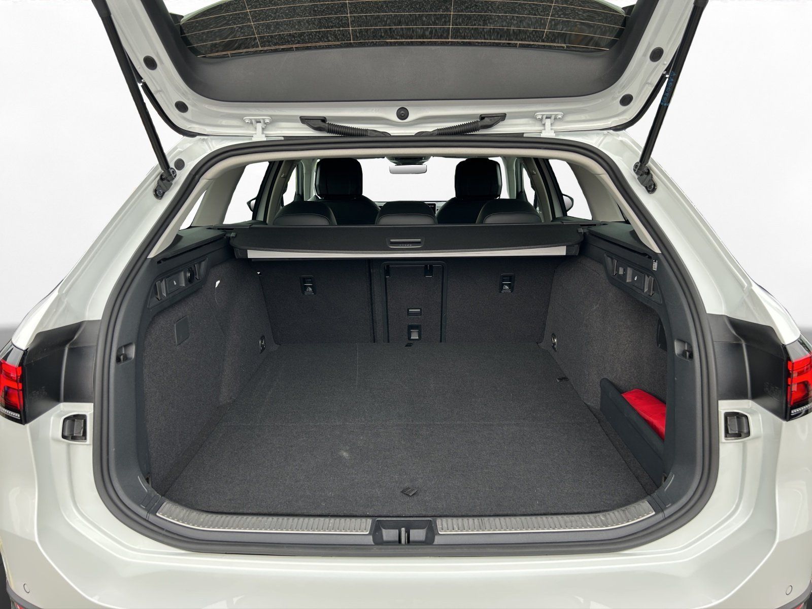 Volkswagen Passat Variant 1.5 TSI DSG eHybrid Business AHK foto 15