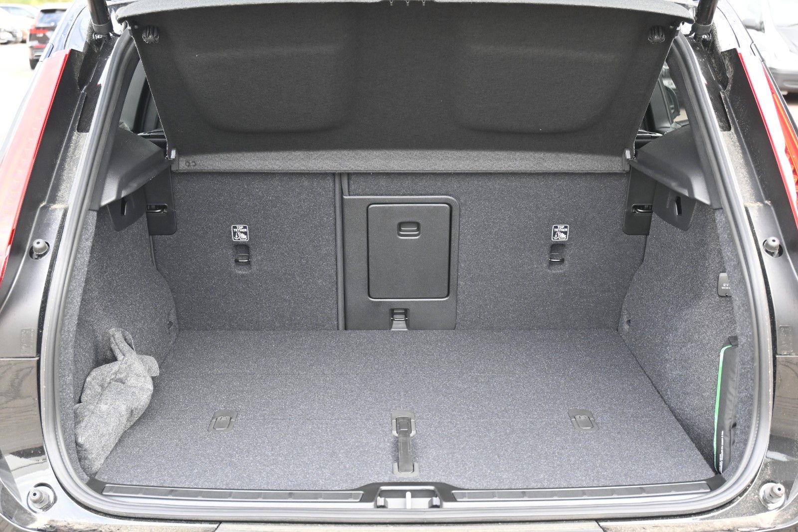 Fahrzeugabbildung Volvo XC40 B3 Plus Black Edition*LED*360*H&K*BLIS*20"