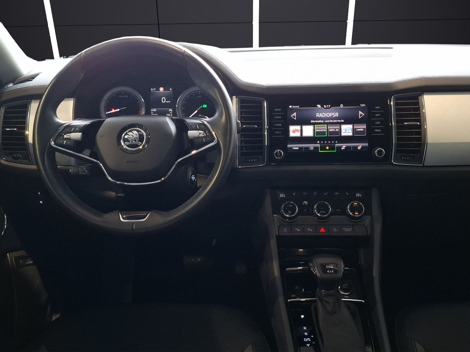 Fahrzeugabbildung SKODA Kodiaq TSI Tour DSG 4x4 Standhzg. Matrix AHK Nav