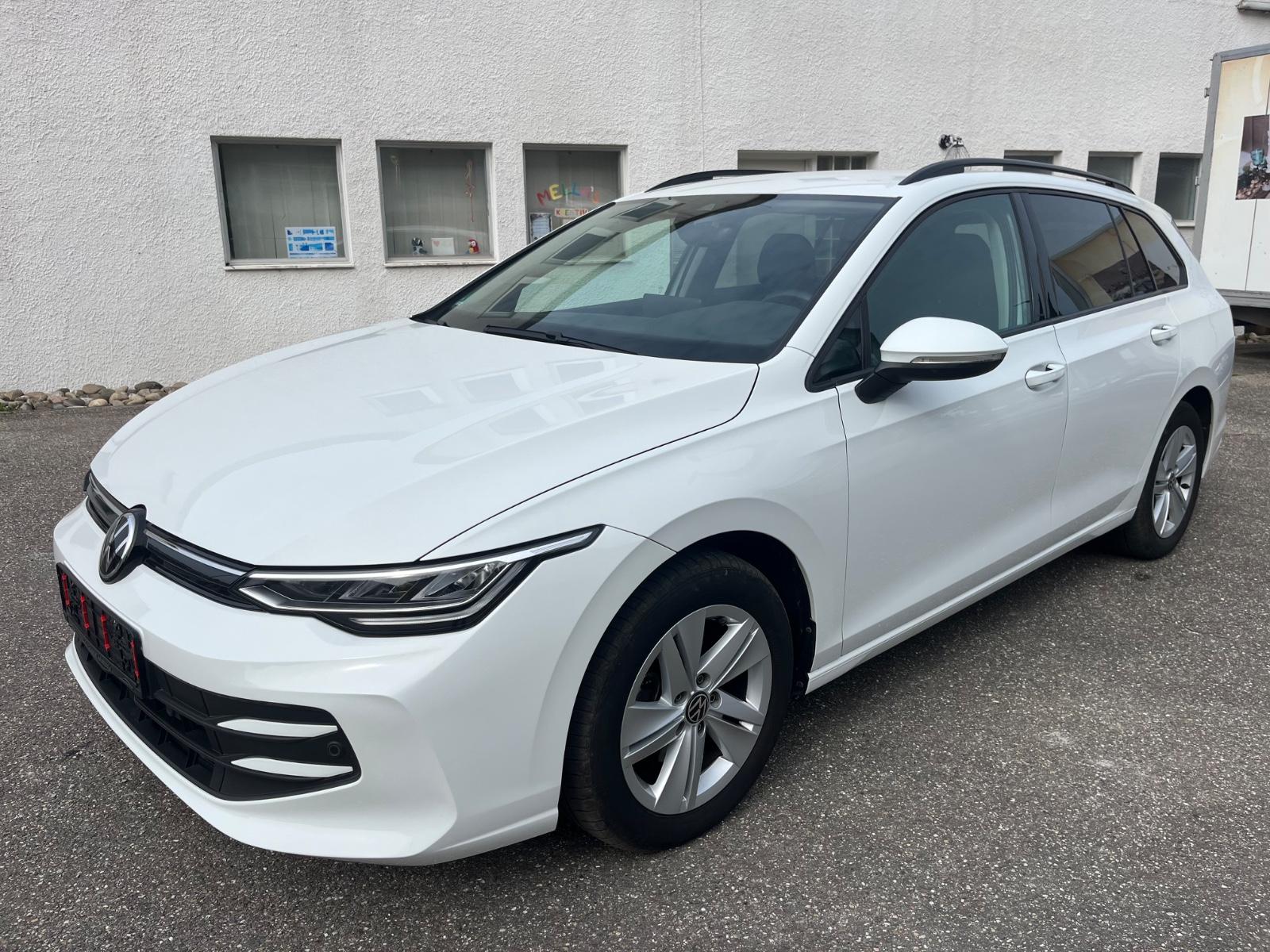 Volkswagen Golf VIII Variant 1.5 eTSI Life / AHK / ACC / SH