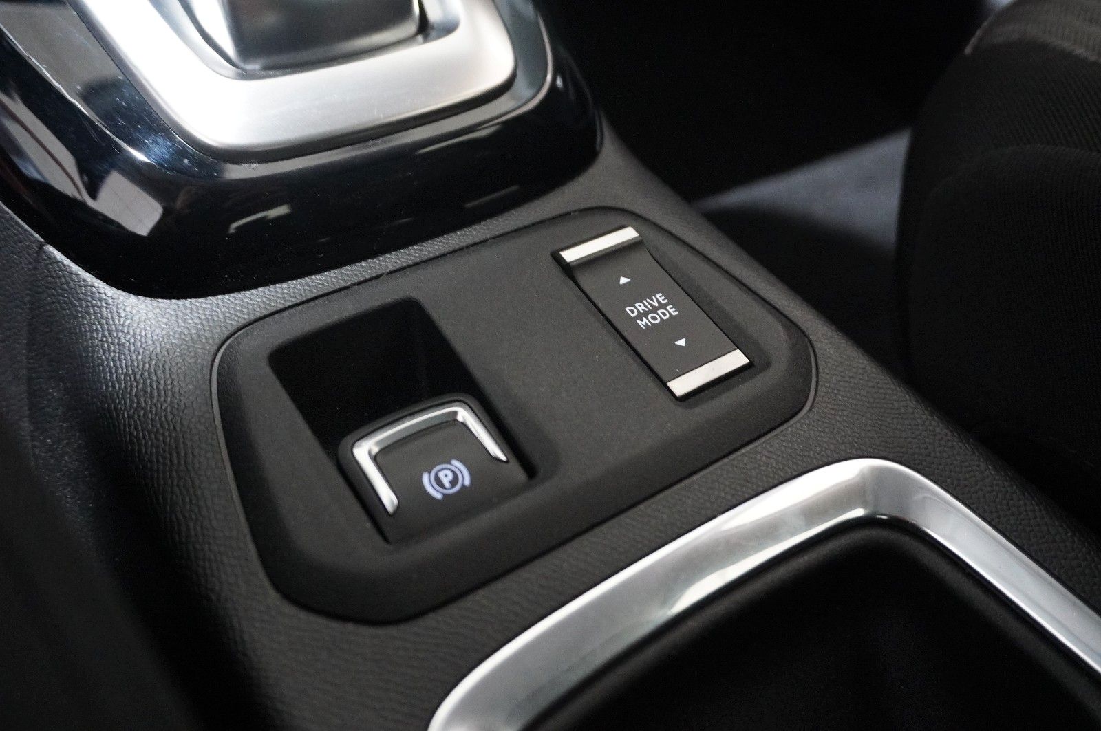 Fahrzeugabbildung Opel Corsa-e  EDITION 50kwh/7,4KW/KLIMA/ALLWETTER