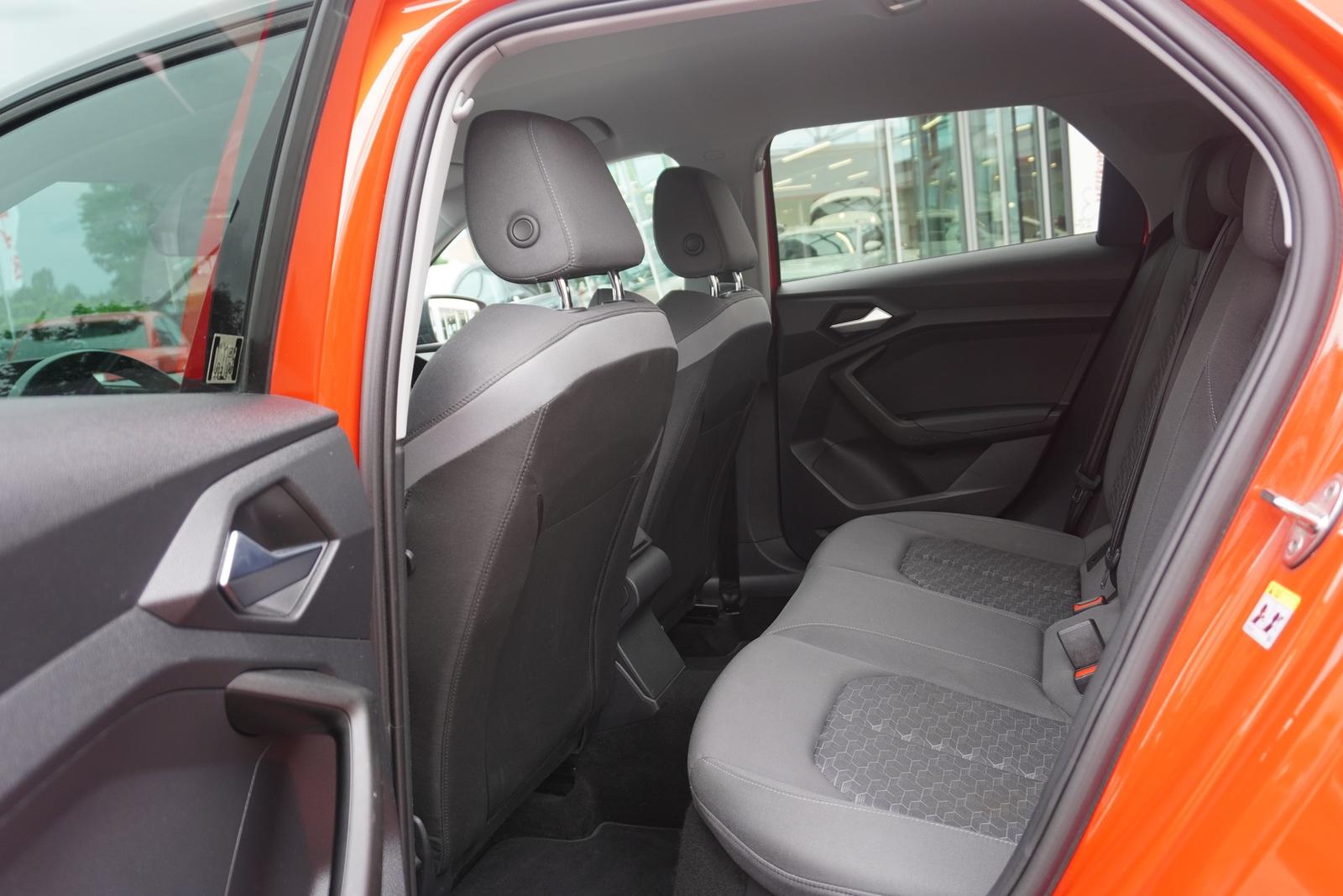 Audi A1 Sportback 40 2.0 TFSI S line LED App-Connect, миниатюра 11