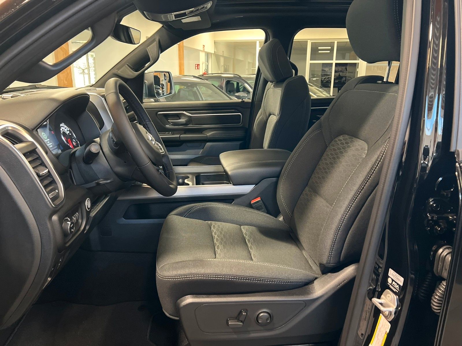 Fahrzeugabbildung Dodge RAM 1500 Big Horn Night  3.0L MY25 *PANO*LPG