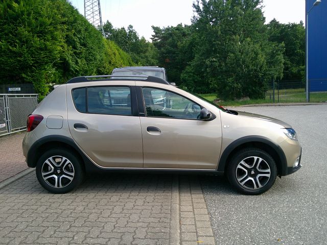 Dacia Sandero II Stepway Celebration 1 Hand