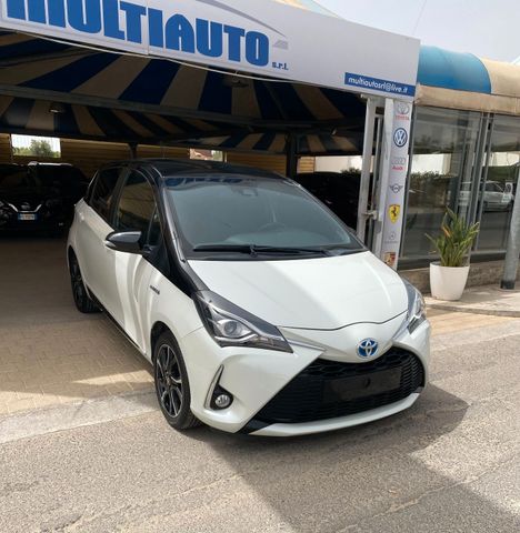 Toyota Yaris 1.5 Hybrid 5 porte Trend White Edit