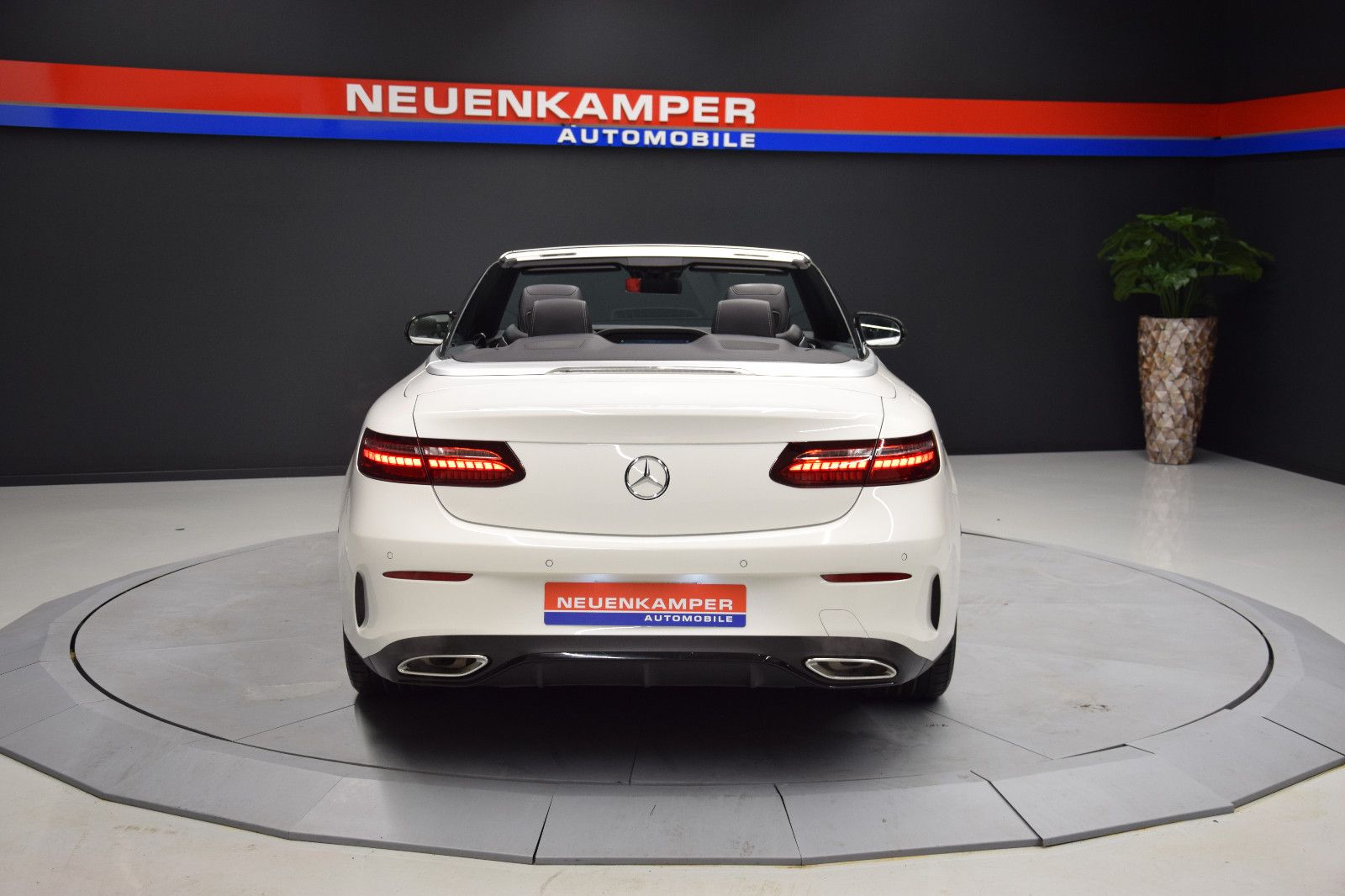 Fahrzeugabbildung Mercedes-Benz E 200 Cabrio 1.Hand AMG LED NAVI Ambiente Leder