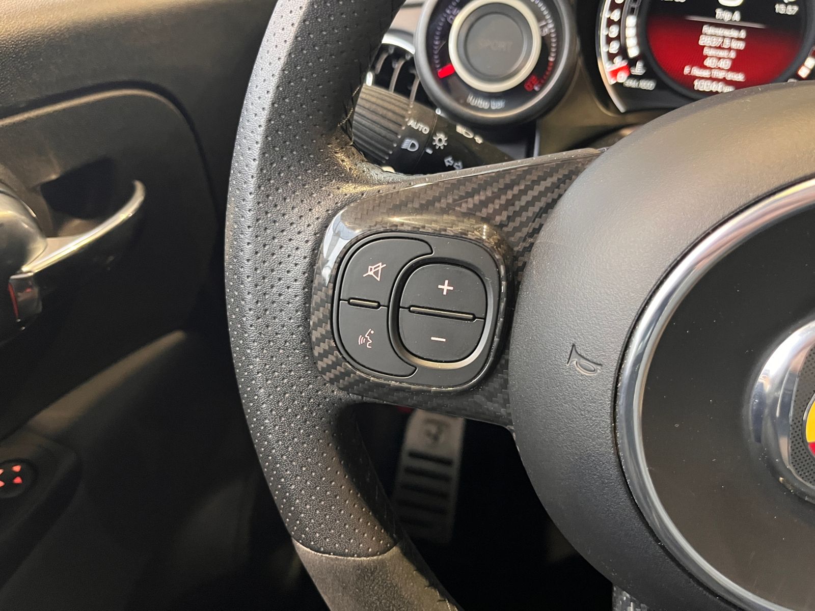 Fahrzeugabbildung Abarth 695 Turismo KLIMA NAVI LEDER ALU