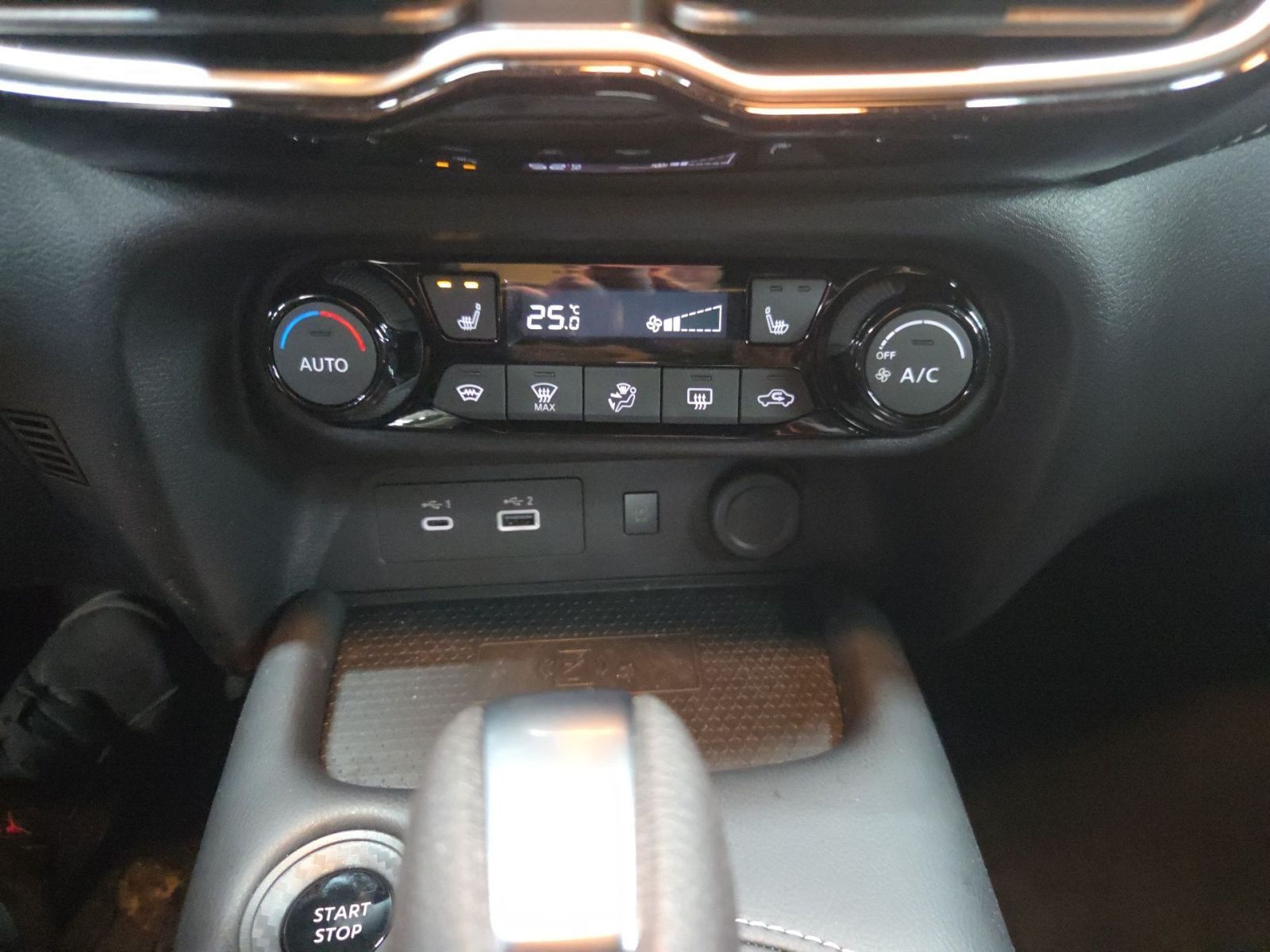 Fahrzeugabbildung Nissan Juke 1.6 Hybrid Tekna Hybrid 143 PS Autom. *NAVI