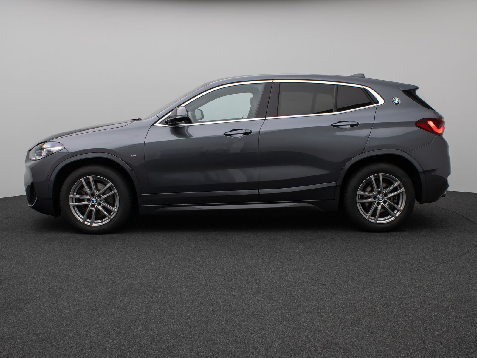 Fahrzeugabbildung BMW X2 xD20d M Sport Panorama Kamera HUD DAB Komfort