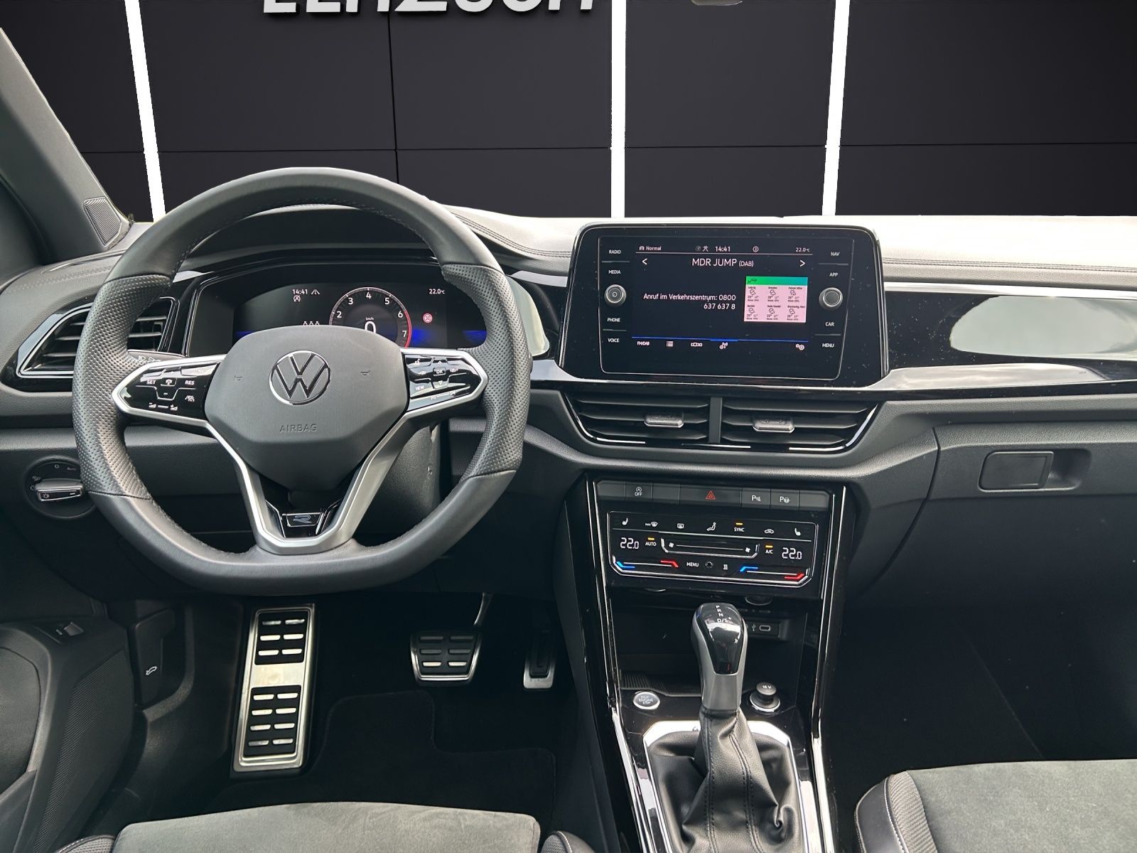 Fahrzeugabbildung Volkswagen T-Roc 2.0 TSI R-Line 4M MATRIX Standh.