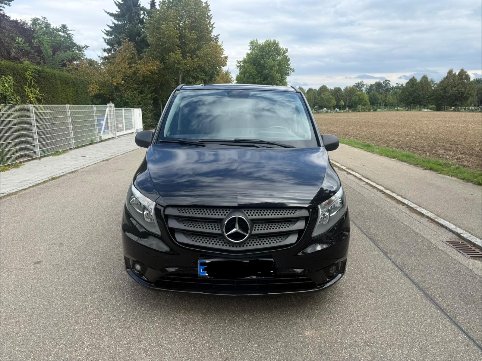 Mercedes-Benz Vito Tourer 4MATIC Lang,8-Sitze,Navi,Aut.,SHZ,AH