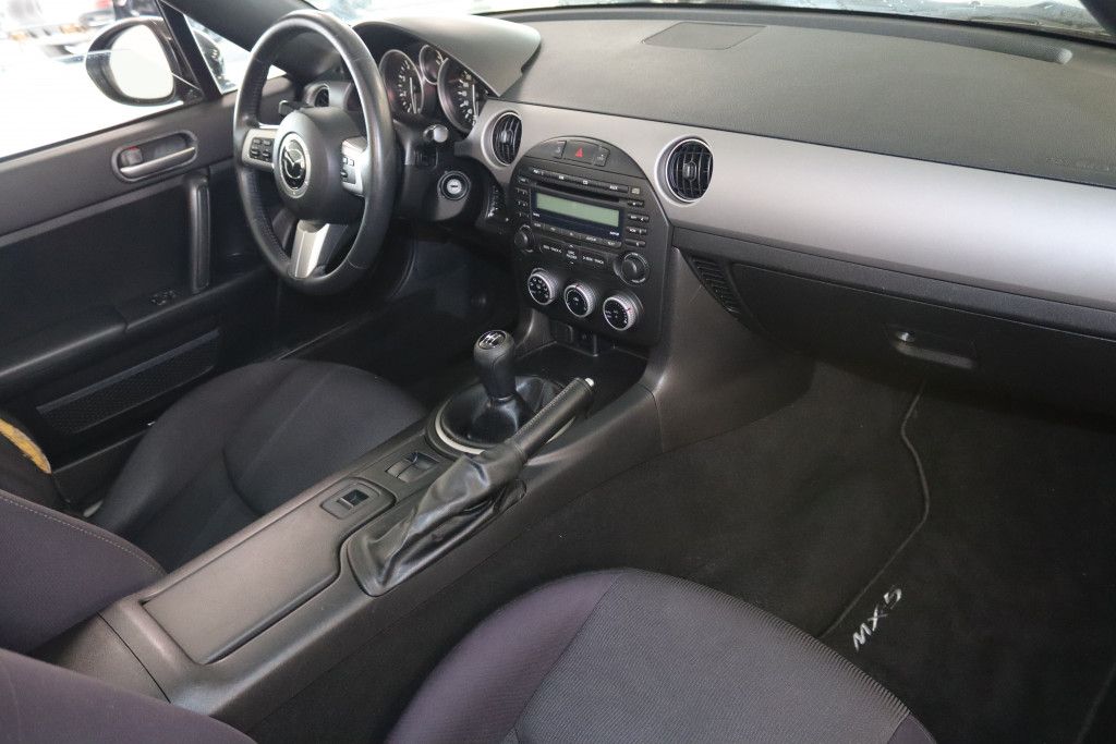 Fahrzeugabbildung Mazda MX-5 Center-Line Roadster Coupe-Tempo-MP3-MFL-