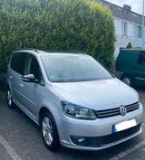 Volkswagen Sparsamer VW Touran in gutem Zustand mit w... - : Sparsame