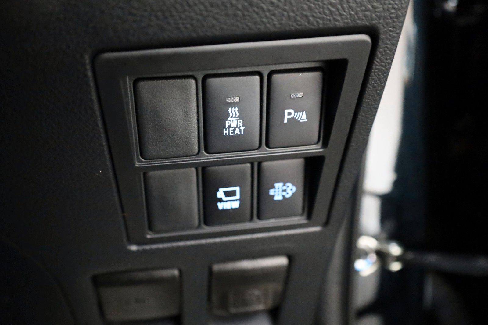 Fahrzeugabbildung Toyota Hilux 2.8 D-4D Invincible,HardTop,Rechtslenker !