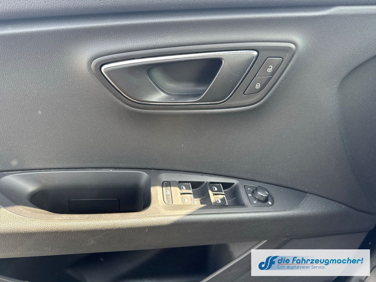 Fahrzeugabbildung SEAT Leon FR Sportpaket Memory Sitze LED *EXPORT