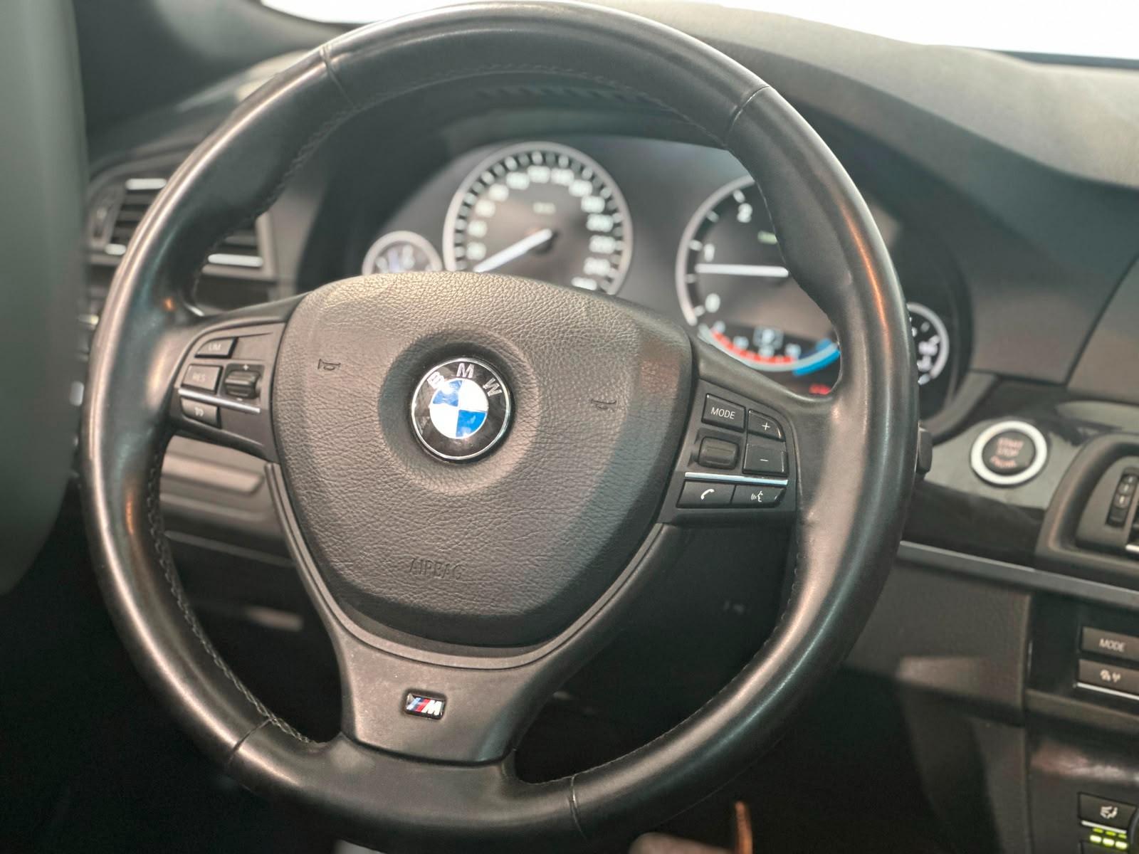 BMW 525d F10 3.0 204ch BVA PACK M - TOIT OUVRANT - AFFICHAGE TÊTE HAUTE - CUIR - ATTELAGE PIVOTANT - CAMÉRA DE RECUL