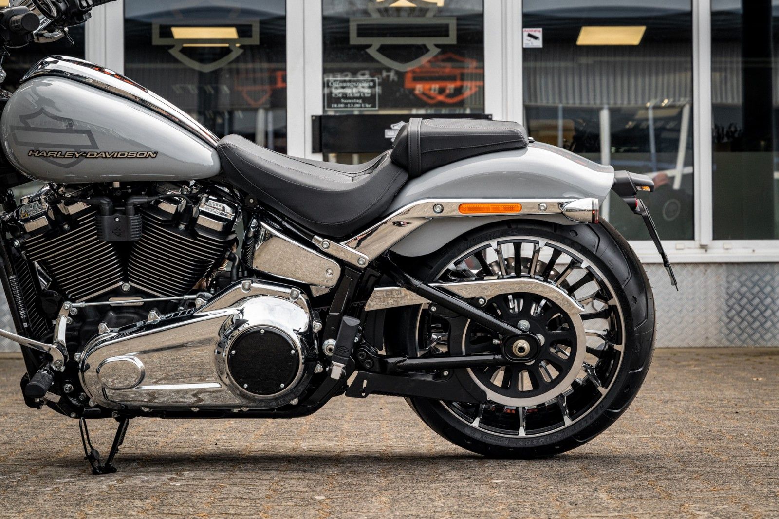 Fahrzeugabbildung Harley-Davidson BREAKOUT FXBR 117 ci - MY25 - Sofort Verfügbar