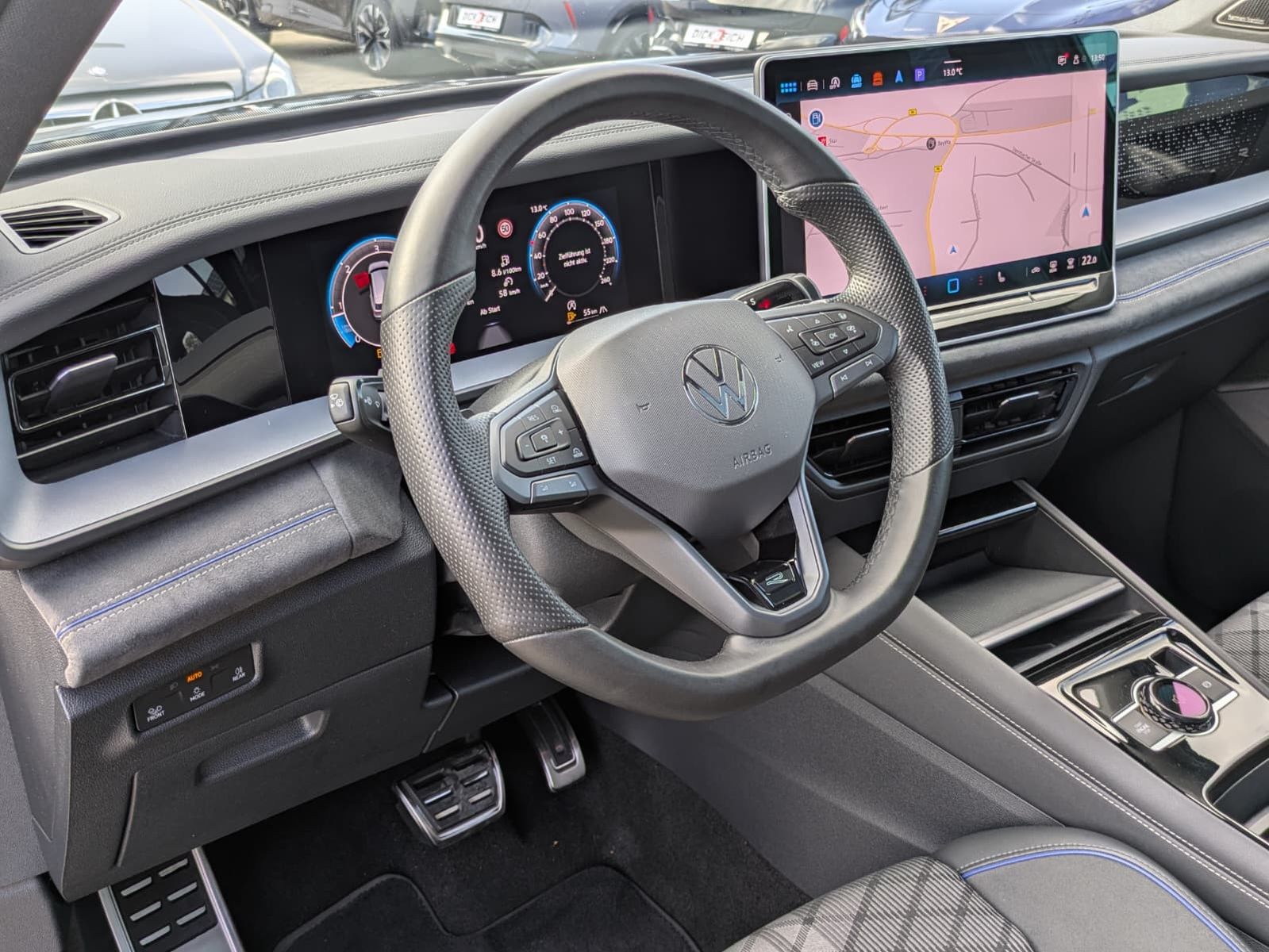 Fahrzeugabbildung Volkswagen Tayron 2.0 TDI 4M R-Line BLACK*7Si*MATRIX*PANO