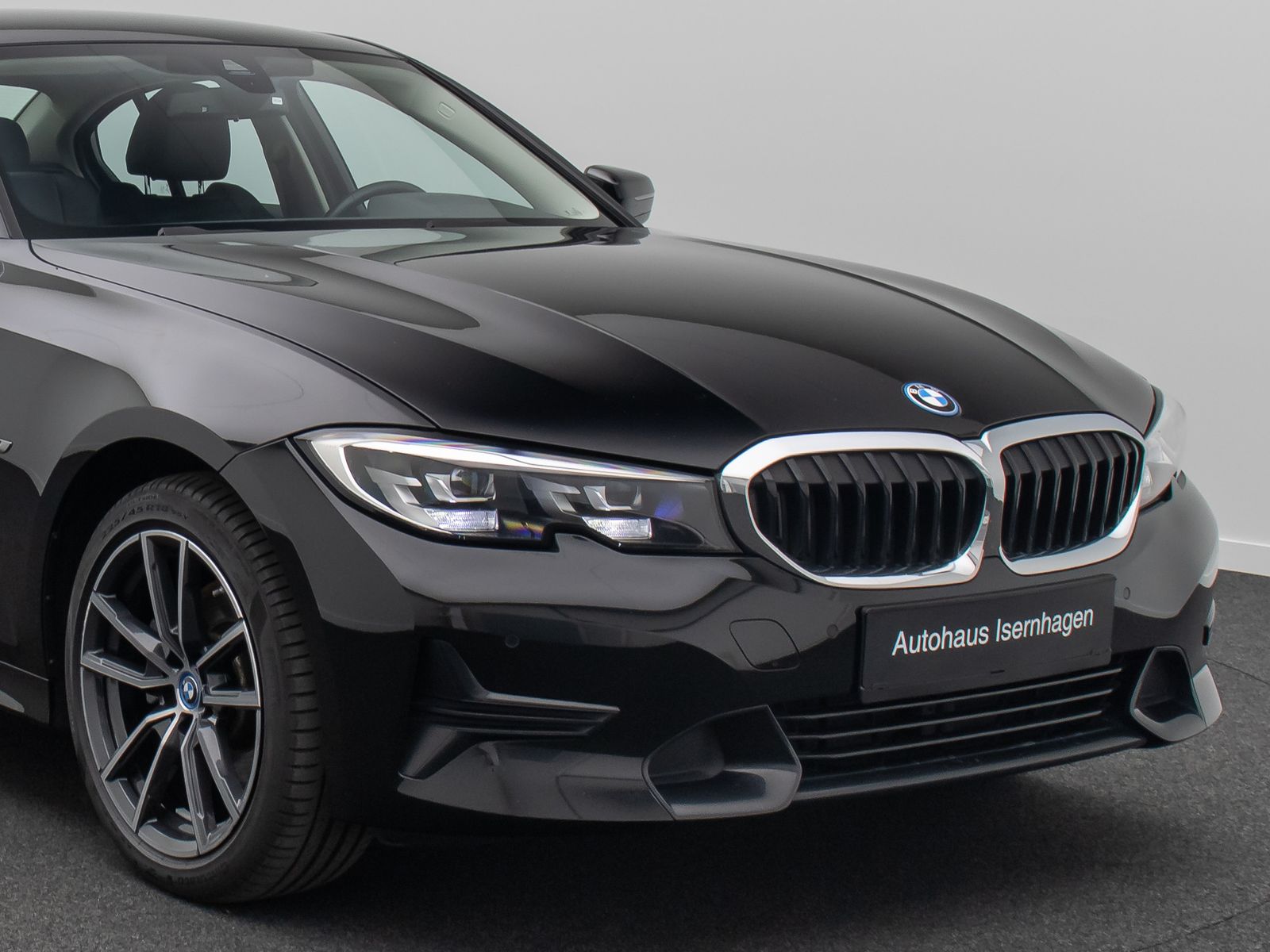 Fahrzeugabbildung BMW 320e Sport Line Alarm DAB PDC GeschwindigReg 18"
