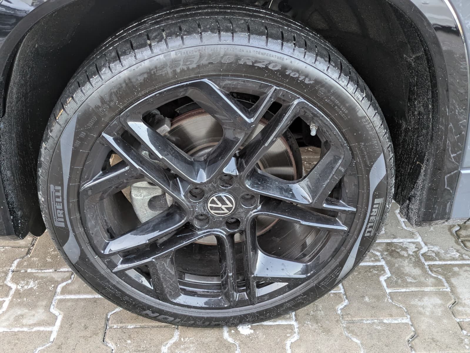 Fahrzeugabbildung Volkswagen Tayron 2.0 TDI 4M R-Line BLACK*7S*IQ-L.*PANO*HUD