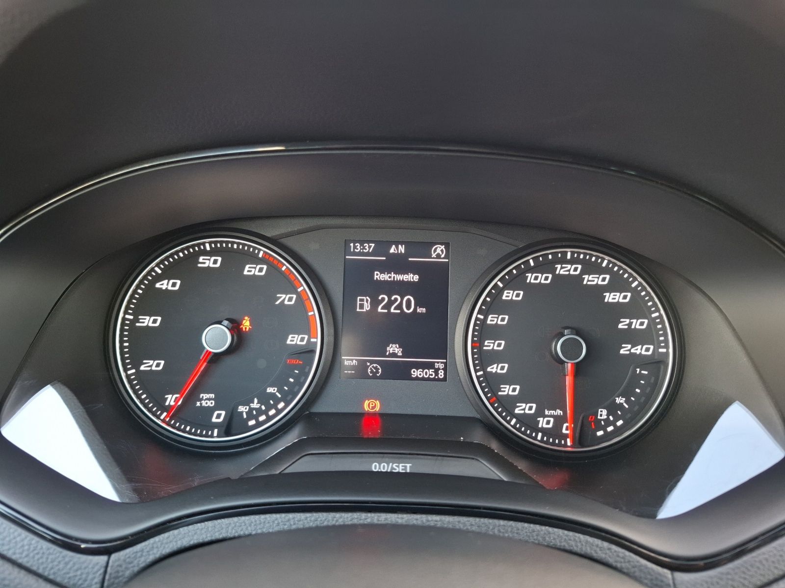 Fahrzeugabbildung SEAT Arona TSI FR-Line Beats LED AHK Navi GRA RFK SH