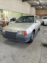 Opel Kadett E California - Opel Kadett mit Benzin-Antrieb: Coupé, C