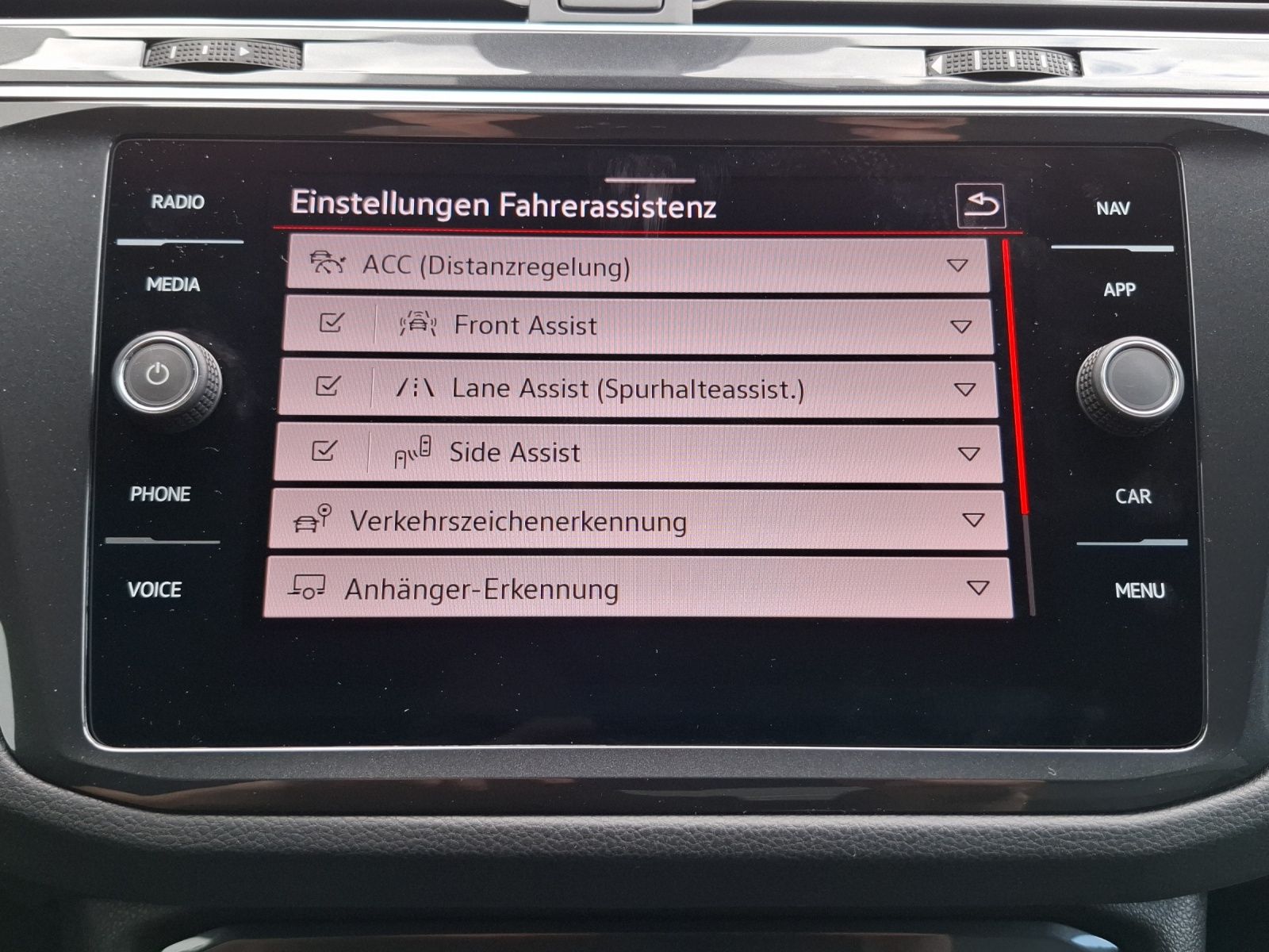 Fahrzeugabbildung Volkswagen Tiguan TSI R-Line DSG 4M Matrix AHK Navi AID ACC