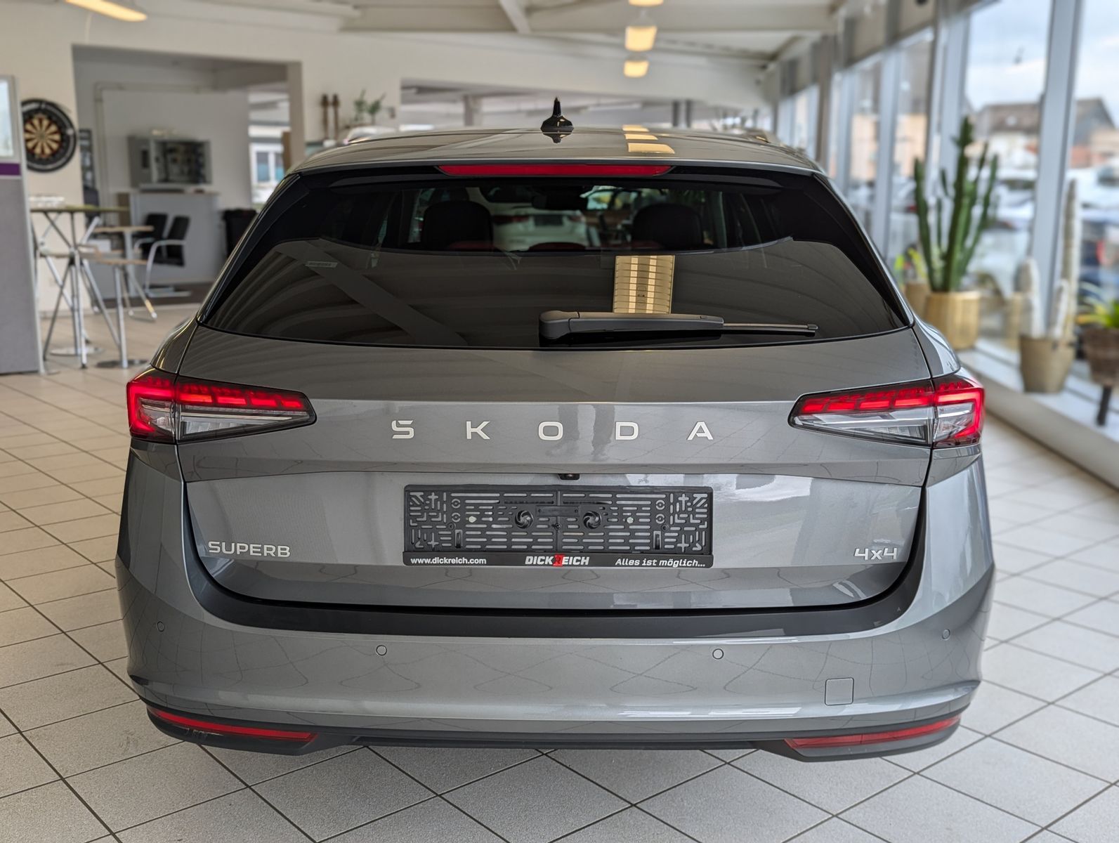 Fahrzeugabbildung SKODA Superb 2.0 TDI 4x4 Selection Matrix AHK 5J Garan