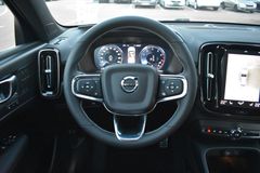 Fahrzeugabbildung Volvo XC40 B4 R-Design *STDHZG*PANO*360°*ACC*AHK