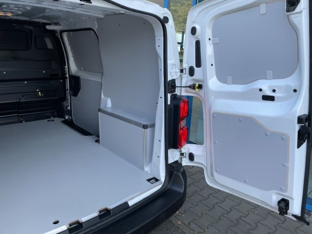 Fahrzeugabbildung Citroën Jumpy 1.5 BlueHDi 100 Club M-L2H1 3-Sitzer, Rück