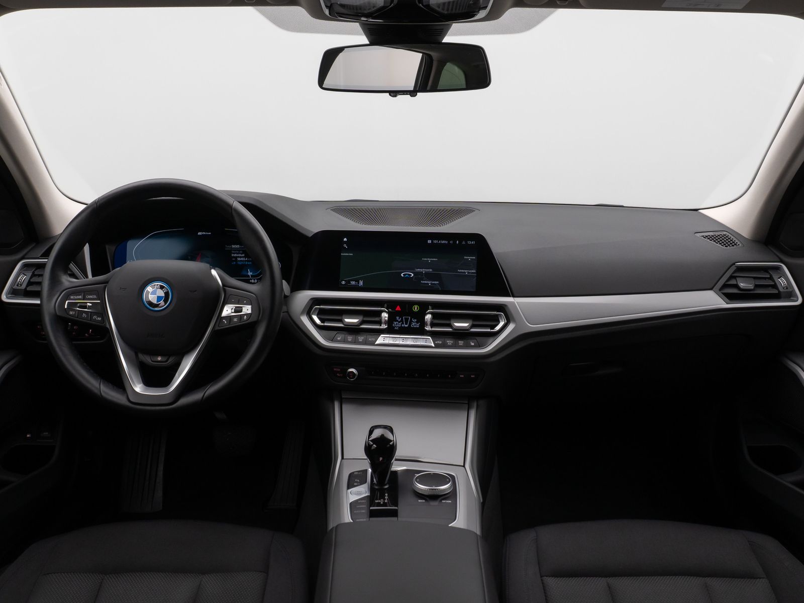 Fahrzeugabbildung BMW 320e  Kamera Laser HUD DAB HiFi Komfort Alarm