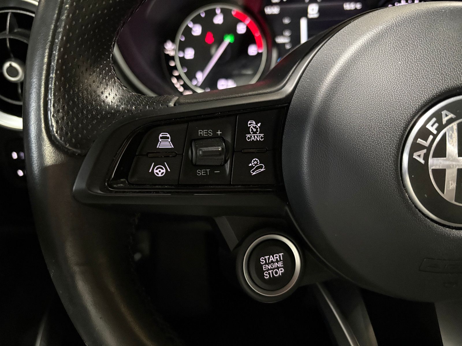 Fahrzeugabbildung Alfa Romeo Stelvio Ti Q4/MEMORY/NAVI/KAMERA/ACC/KLIMA