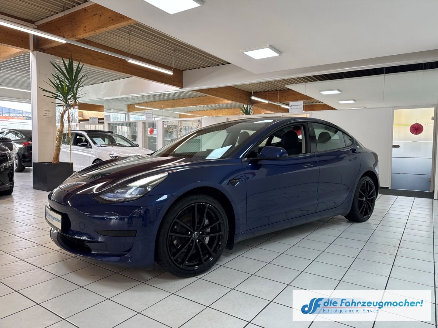 Fahrzeugabbildung Tesla Model 3 Basis RWD Leder Soundsystem ACC El. Heck