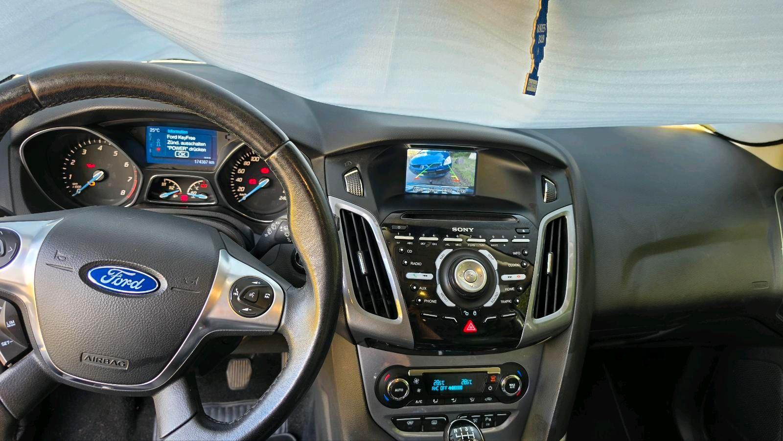 Ford Focus 2014 — photo 8
