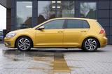 Volkswagen Golf VII Lim. Sound MIT 2 JAHREN GARANTIE !!! - : Gelb
