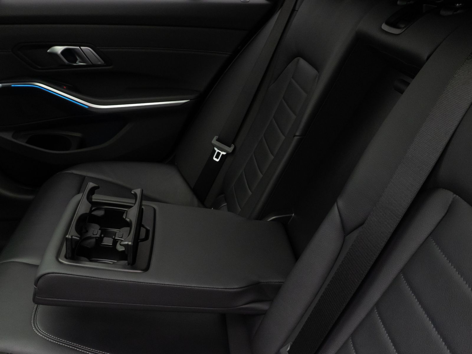 Fahrzeugabbildung BMW 330e M Sport Kamera DAB HiFi Laser Panorama HUD