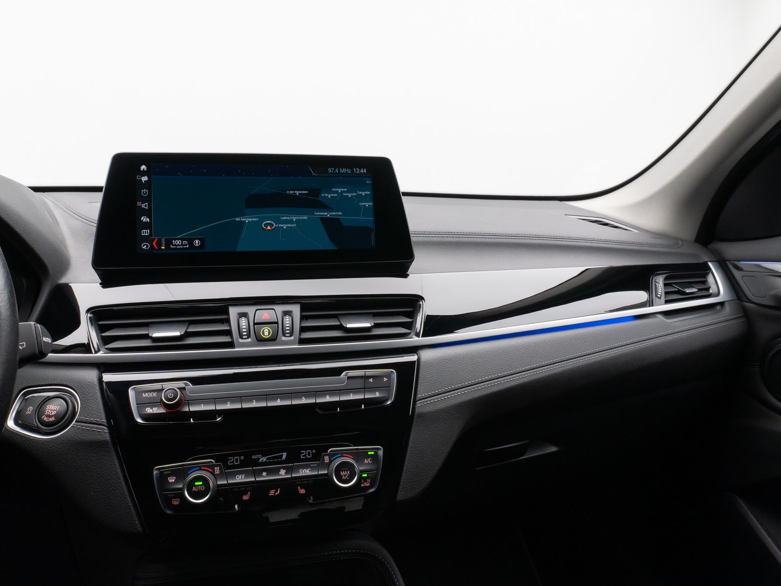 Fahrzeugabbildung BMW X1 sD18d xLine Parkassist HUD DAB Lenkrhzg Alarm