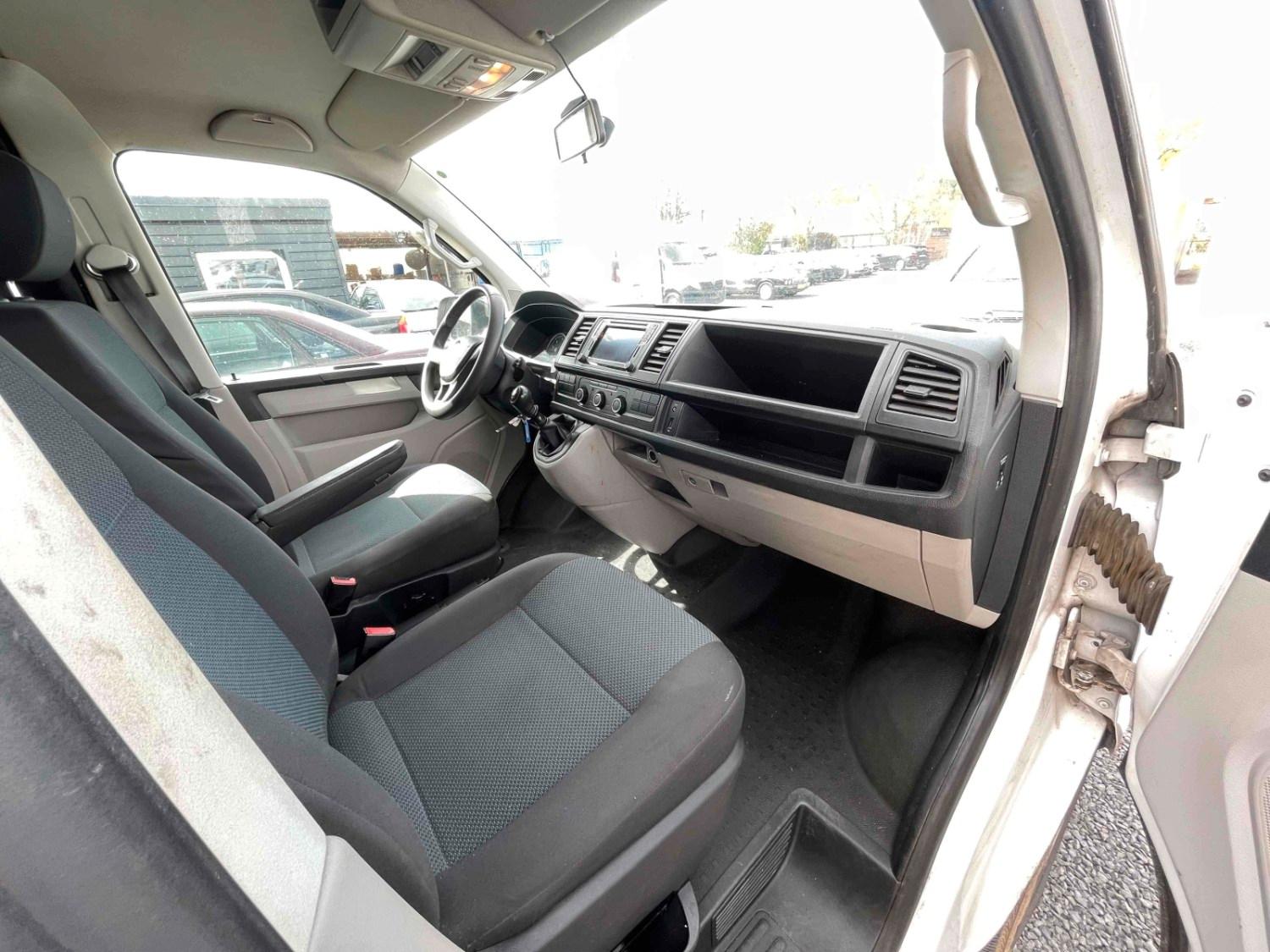 Volkswagen T6 Transporter Kasten Mittelhochdach lang  Klima