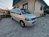 Volkswagen T5. 2 Caravelle, Motor Generalüberholt  - Volkswagen T5 Caravelle mit Diesel-Antrieb: Kleinbus, 2.5