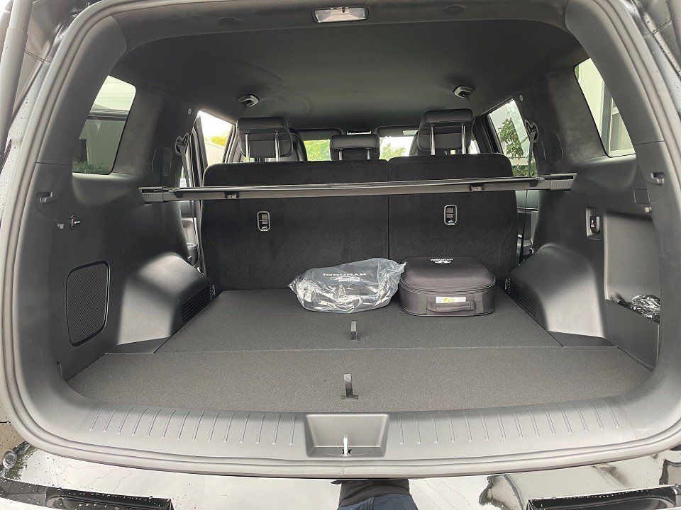 Fahrzeugabbildung Hyundai SANTA FE Plug-in 5-Sitzer AWD Blackline, Digital